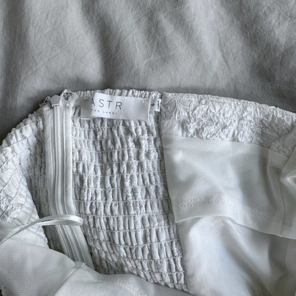 White Puff-Sleeve Off-Shoulder Rehearsal Dress - Picture 6 of 7